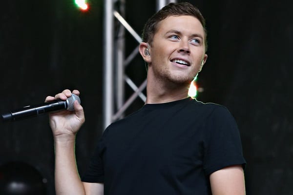 Scotty McCreery singing into a microphone