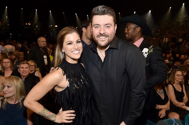 Chris Young, Cassadee Pope et al. are posing for a picture
