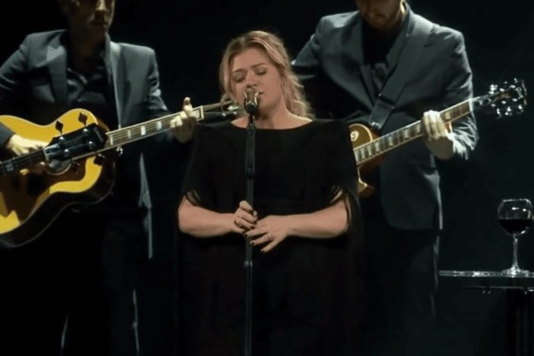 Kelly Clarkson singing into a microphone