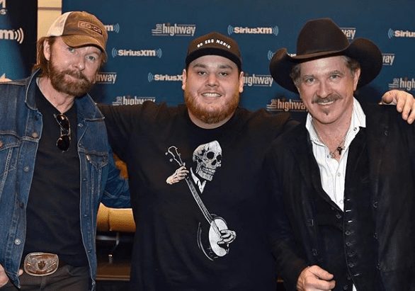 Kix Brooks, Luke Combs, Ronnie Dunn are posing for a picture