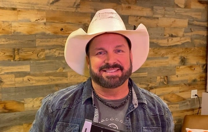 Garth Brooks wearing a cowboy hat