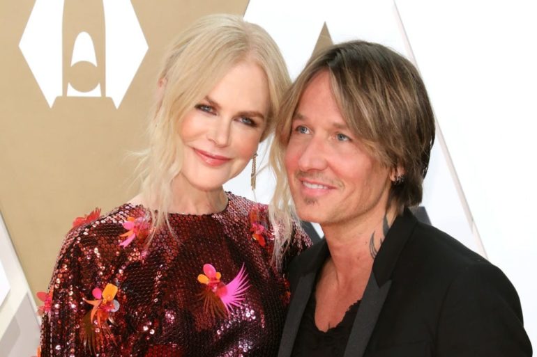 Keith Urban, Nicole Kidman are posing for a picture