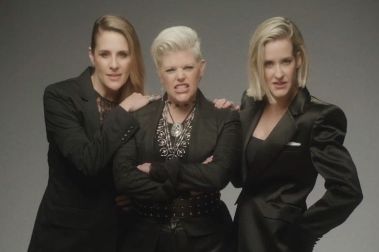 Emily Robison, Martie Maguire, Natalie Maines posing for a photo