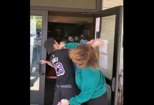 Crazy "Karen" Goes NUTS At Red Lobster, Slaps Employee, Fights ...