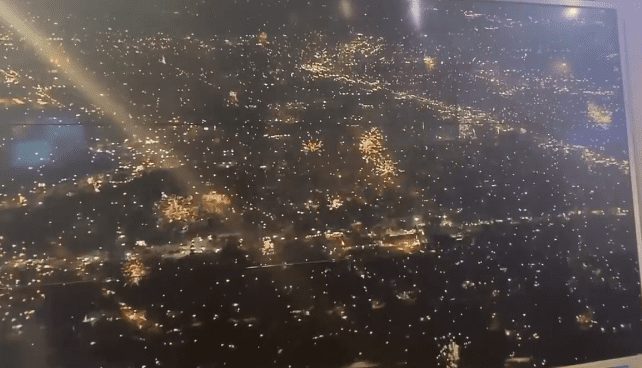 A blurry image of a city