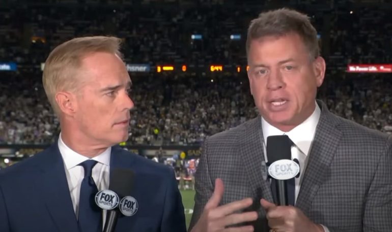 Troy Aikman, Joe Buck are posing for a picture
