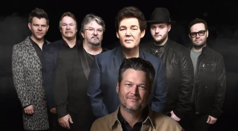 Blake Shelton, Marty Raybon et al. are posing for a picture