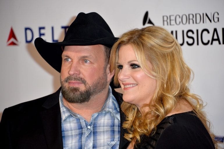 Garth Brooks, Trisha Yearwood are posing for a picture