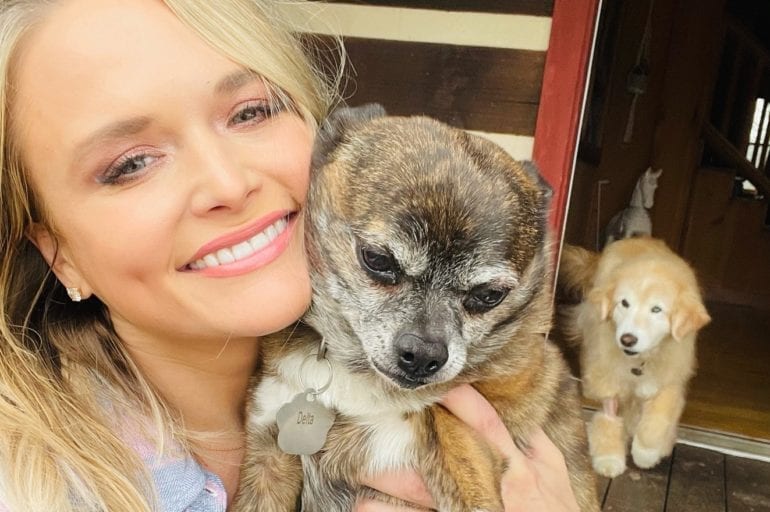 Miranda Lambert taking a selfie with a dog