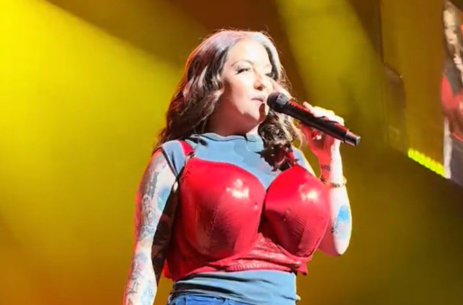 Ashley McBryde Wears Comically Large Bra While Performing “Brenda Put Your Bra On”