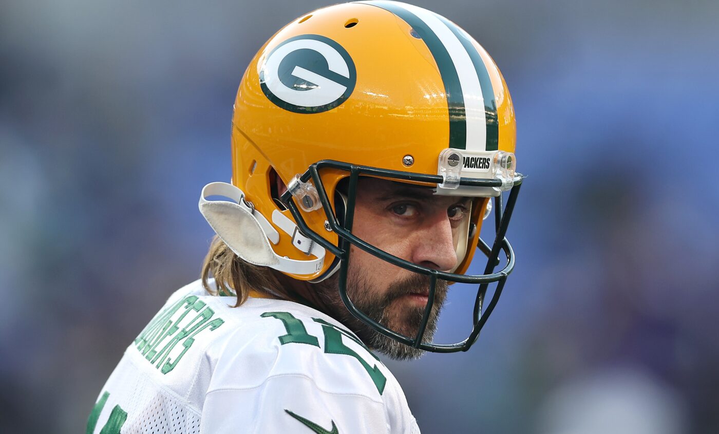 Aaron Rodgers Emerges From His 4-Day Isolation Retreat & Twitter ...