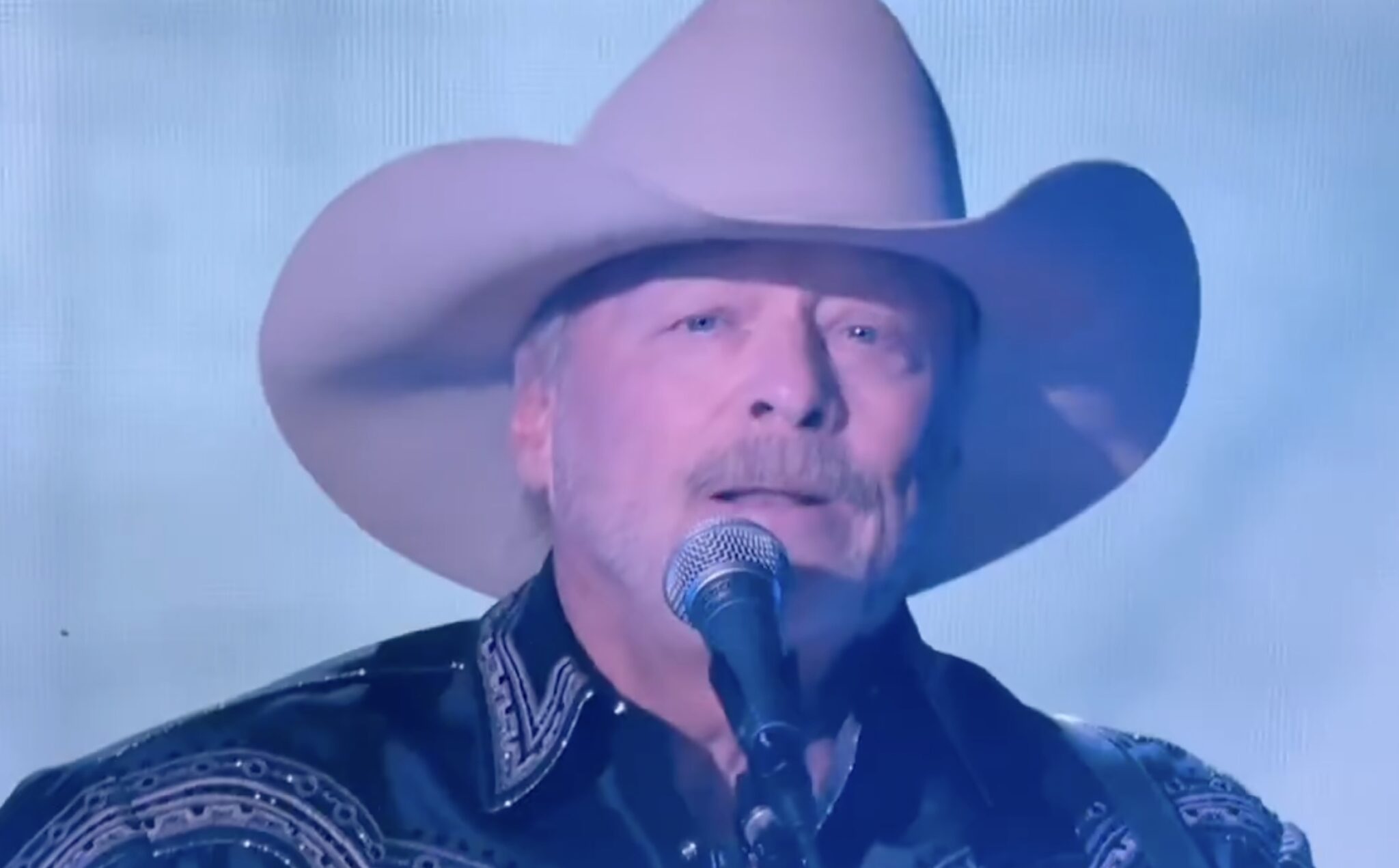 Alan Jackson Had The Crowd In Tears During Emotional Performance Of “Remember When” At The ACM Awards | Whiskey Riff