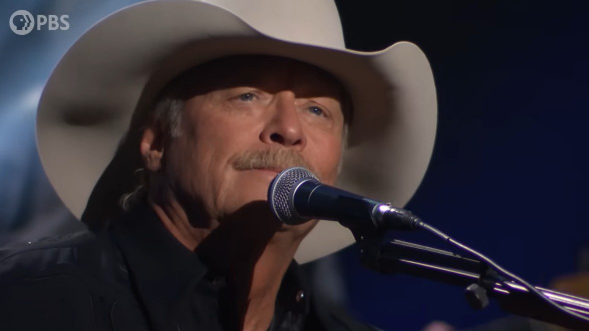 Alan Jackson Delivers a Rare, Emotional Performance at National Memorial Day Concert