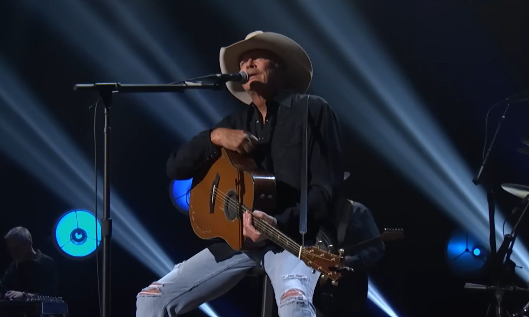 Alan ページ Alan Jackson's Star-Studded Final Concert In Nashville Will Be