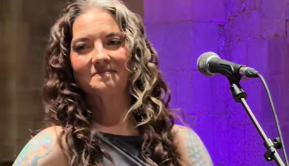 WATCH: Ashley McBryde Performs Unreleased Song That “Doesn’t Plan To Be” On Any Record