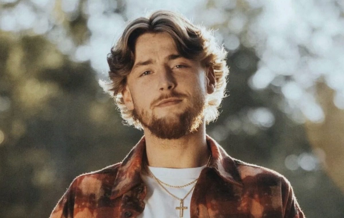 Bailey Zimmerman Cancels Upcoming Concerts To “Focus On Me, My Family, And New Music”