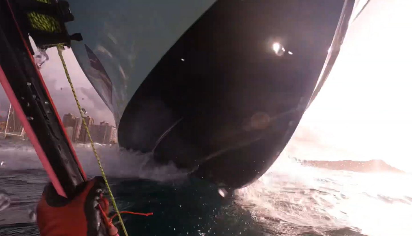 Spearfisherman Comes Inches Away From Getting Shredded by a Boat Off the Coast of Hawaii