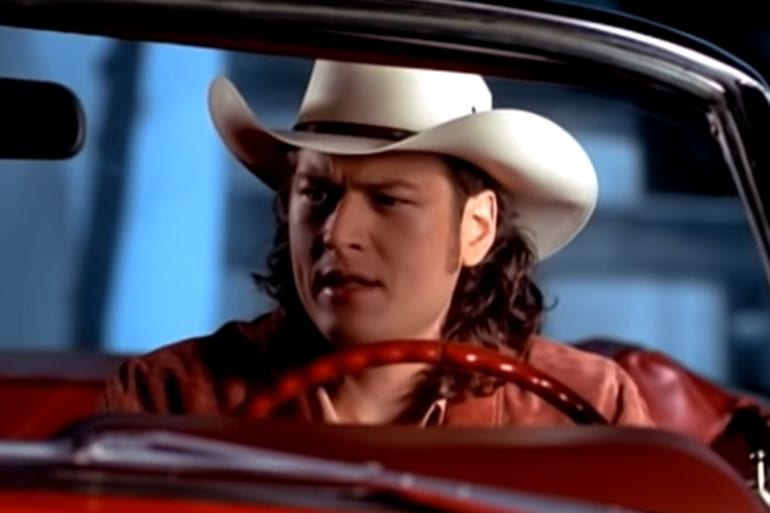 Blake Shelton wearing a hat