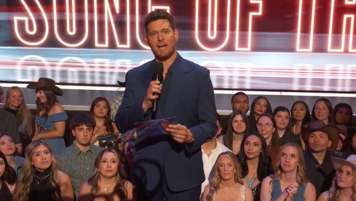 “Everybody’s Introducing Themselves No Matter How Famous They Are” — Michael Bubl&eacute; Says He Loves The Humility & Faith Of Country Music