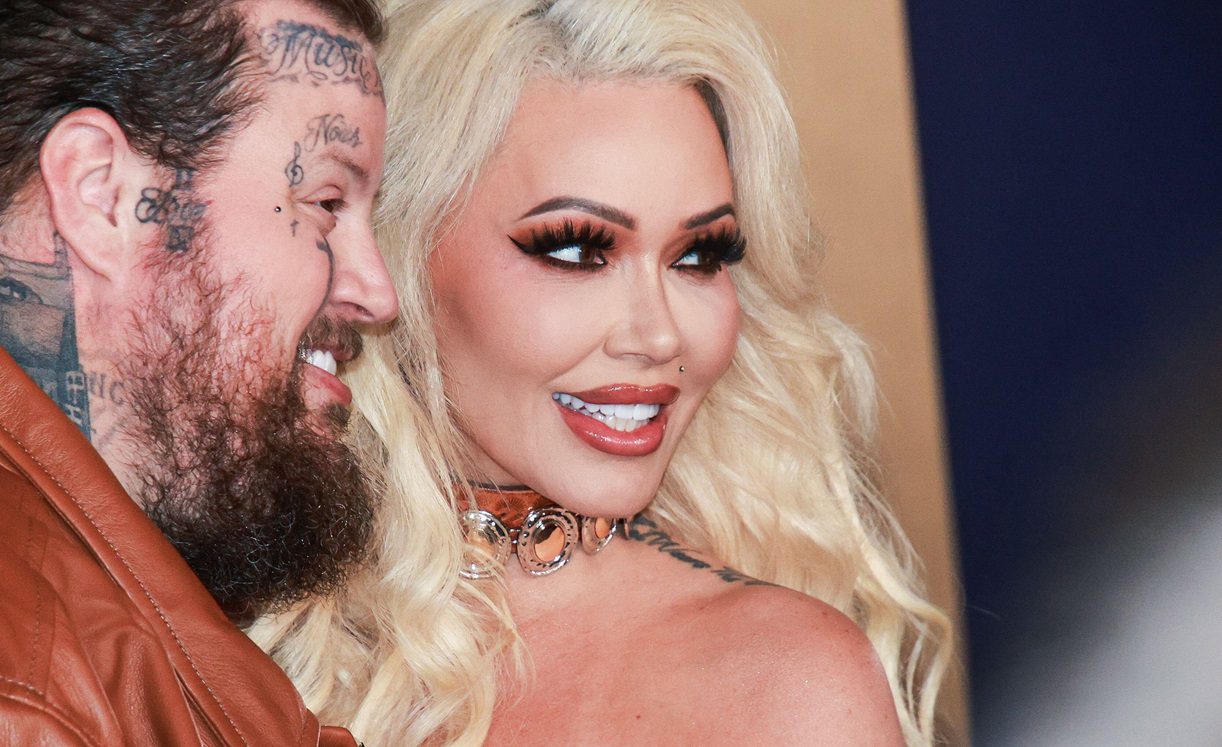 “Playboy Has To Be Pounding At Your Door” – Bunnie XO Stuns Fans With “Birthday Suit” Photo Shoot