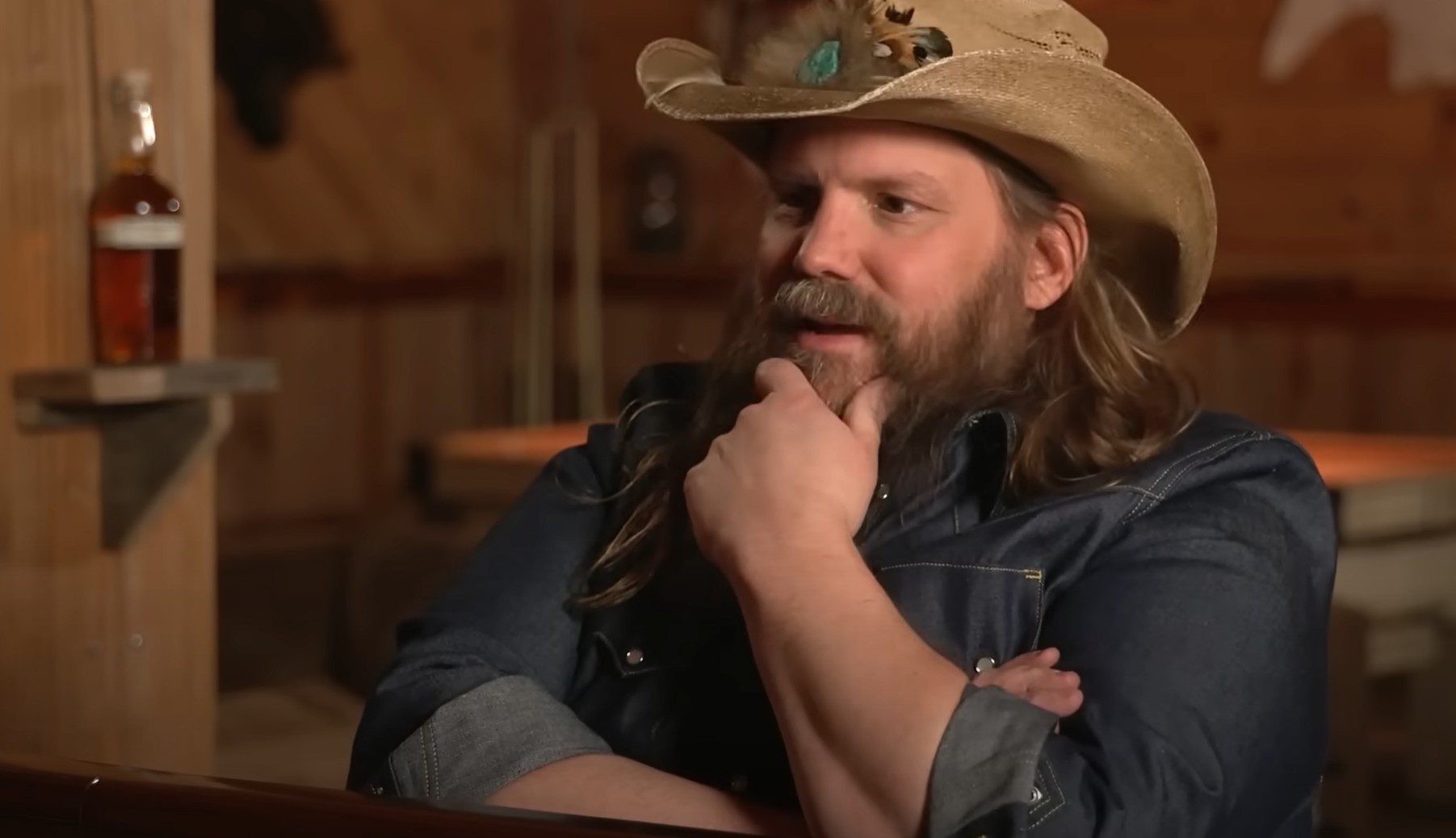 Chris Stapleton Says No Songwriter Can Predict A Big Hit: “Those Guys ...
