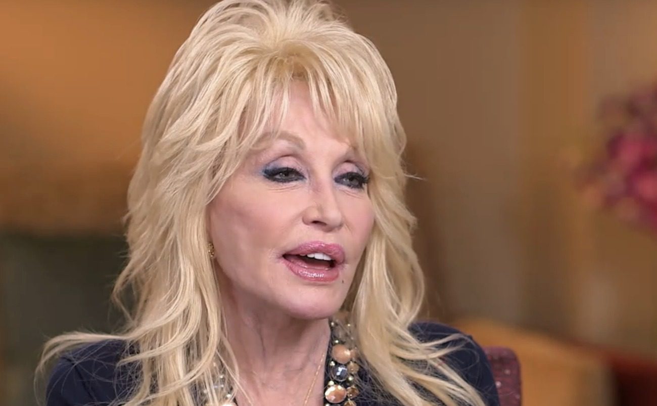 Watch Dolly Parton Expertly Shut Down An Interviewer Trying To Get Her To Bash President Donald Trump: “I Do Not Get Into That”