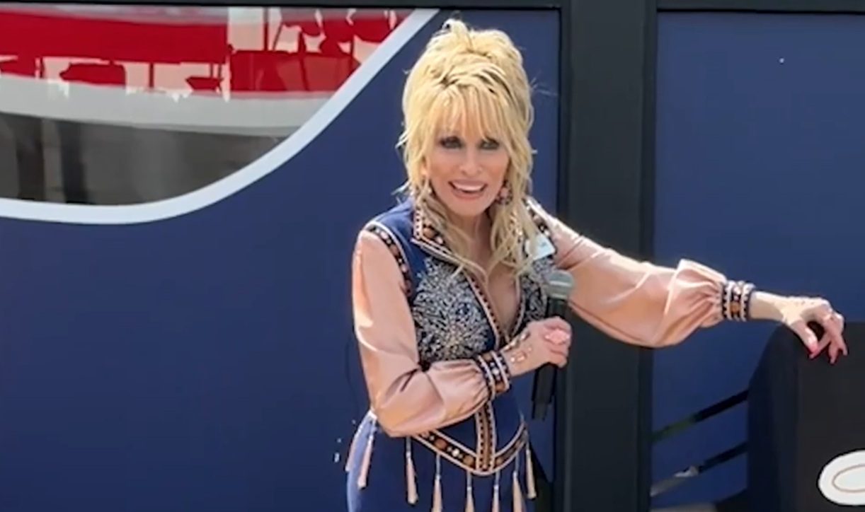 Dolly Parton Calls Out Buc-ee’s During Opening Of Her Tennessean Travel Stop: “I Couldn’t Leave It To Beavers”