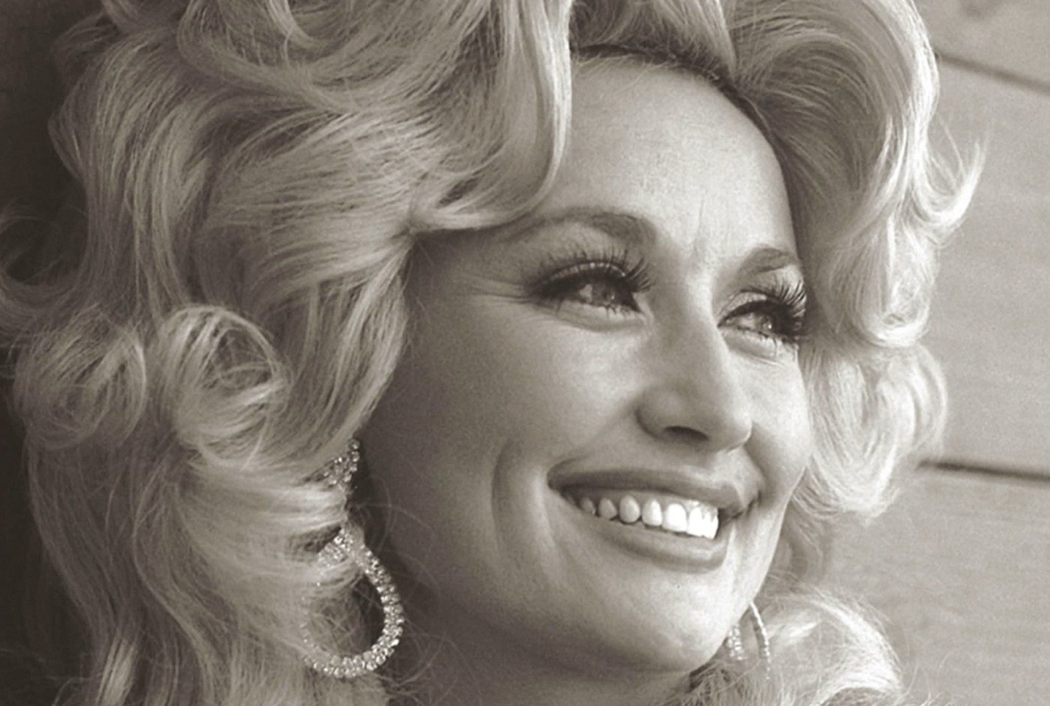 Stella Parton Opens Up On Dolly's Private Political Beliefs: “She Had Them… She Would Never Have Offended Anybody”