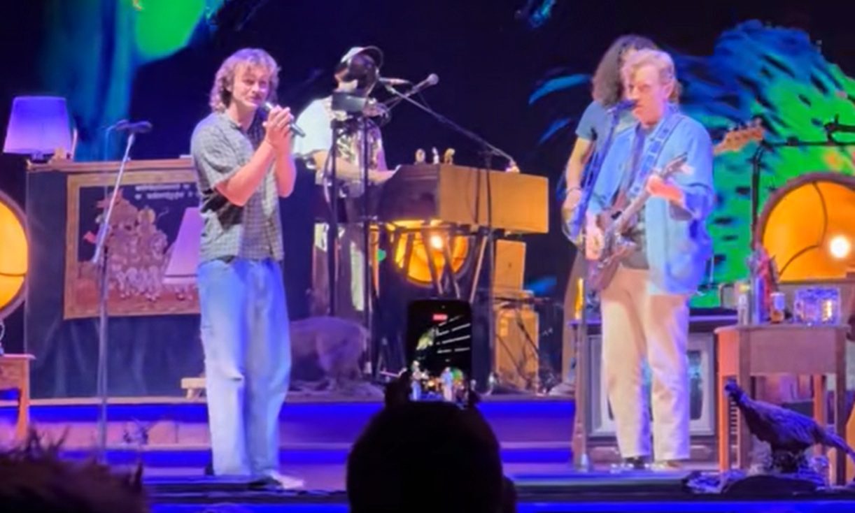 WATCH: Evan Honer Joins Tyler Childers For Performance Of “Jersey Giant” In Birmingham