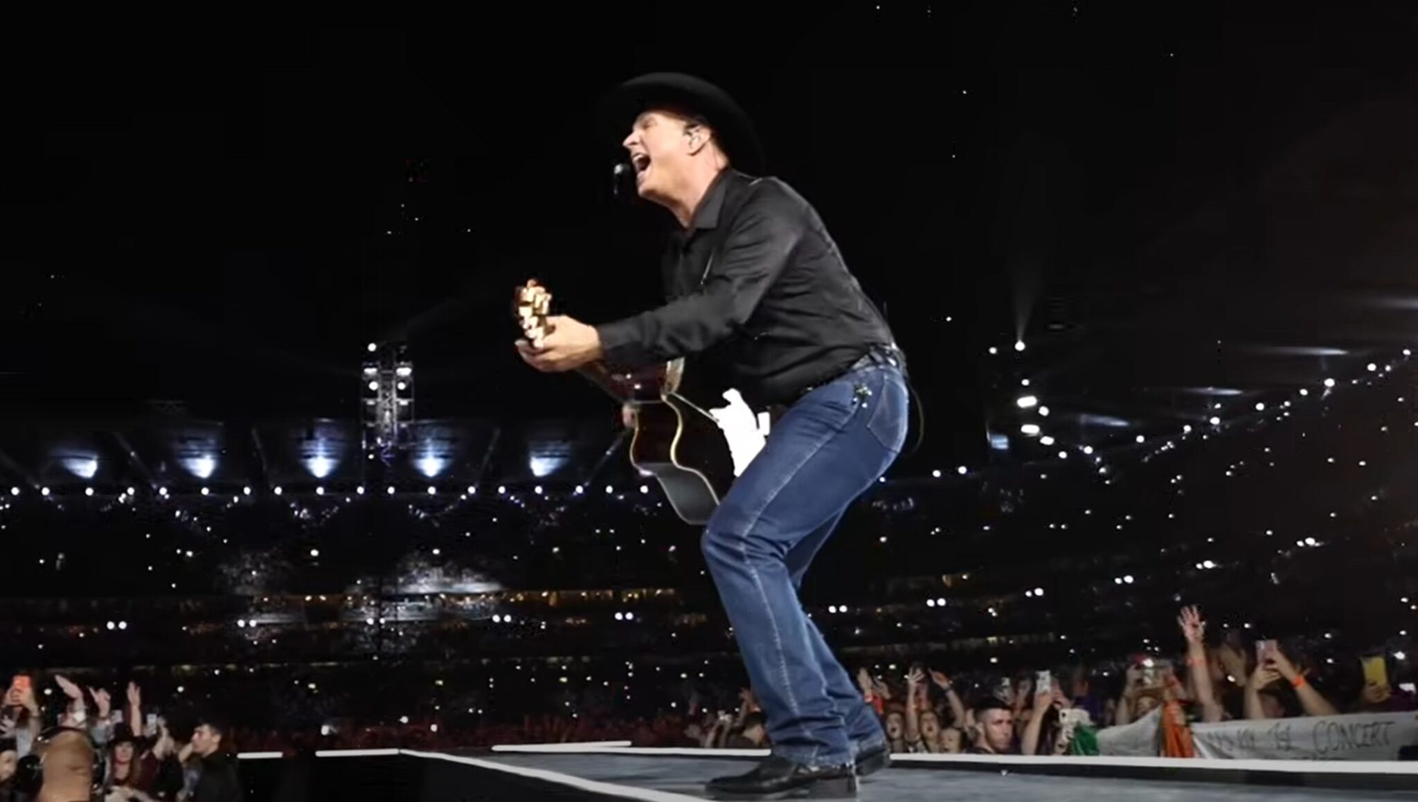 I HAVE To Take The Music To The People” – Garth Brooks Confirms New Music & Tour Dates In 2026 | Whiskey Riff