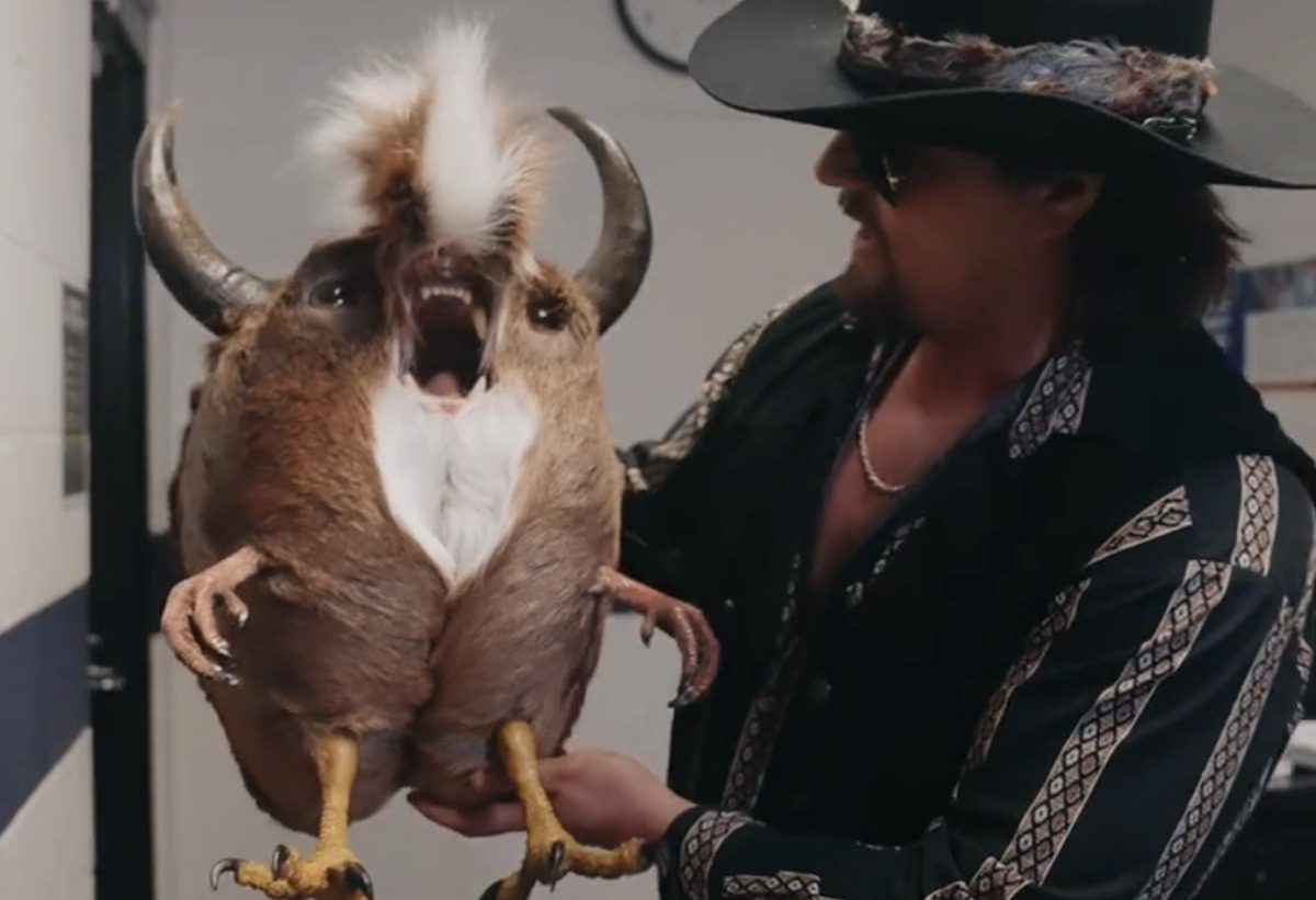 Gavin Adcock Got Morgan Wallen A Stuffed Buck’s A** For An End Of Tour Gift