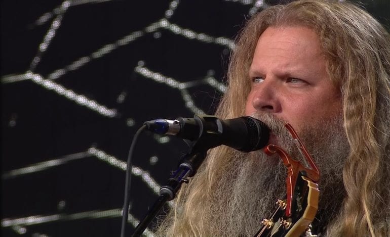 Jamey Johnson with a microphone