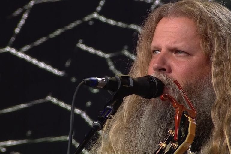 Jamey Johnson with a microphone