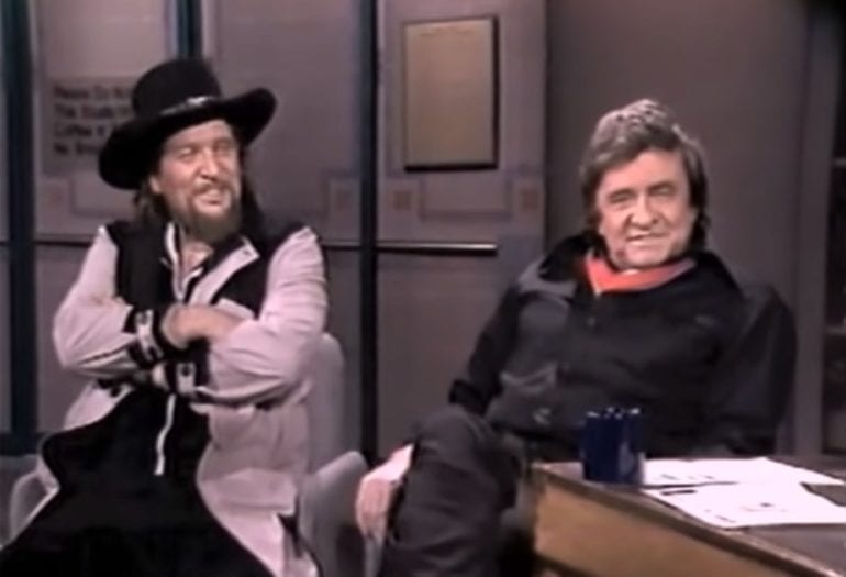 Johnny Cash, Waylon Jennings are posing for a picture