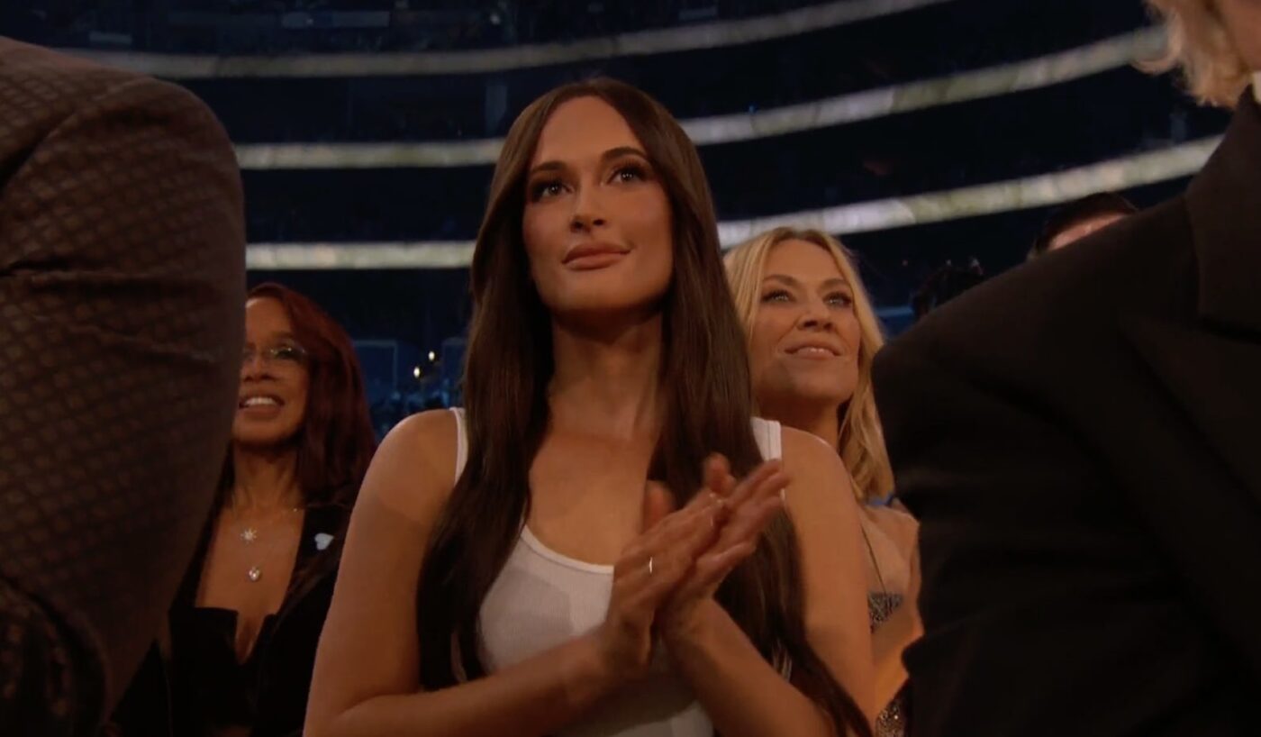 Beyonc&eacute; Fans Call Out Kacey Musgraves For Not Looking Happy About Beyonc&eacute; Winning “Best Country Album” At The Grammys