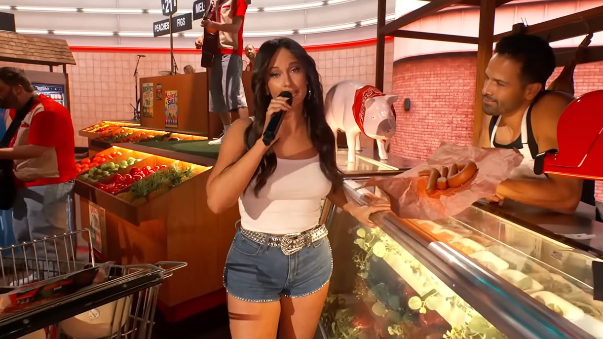 People Are Not Happy With Kacey Musgraves’ Steamy ACM Awards Performance… But Not For The Reasons You Might Think