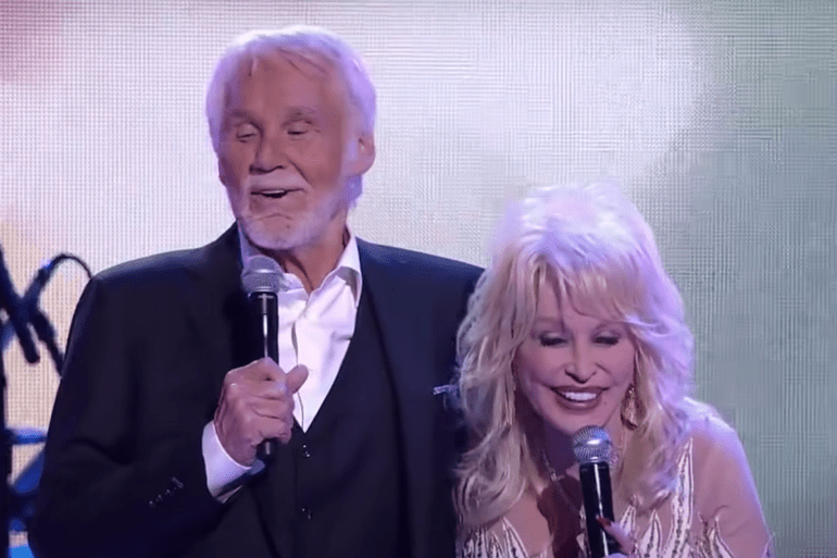 Kenny Rogers, Dolly Parton are posing for a picture