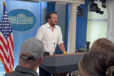 Luke Bryan White House
