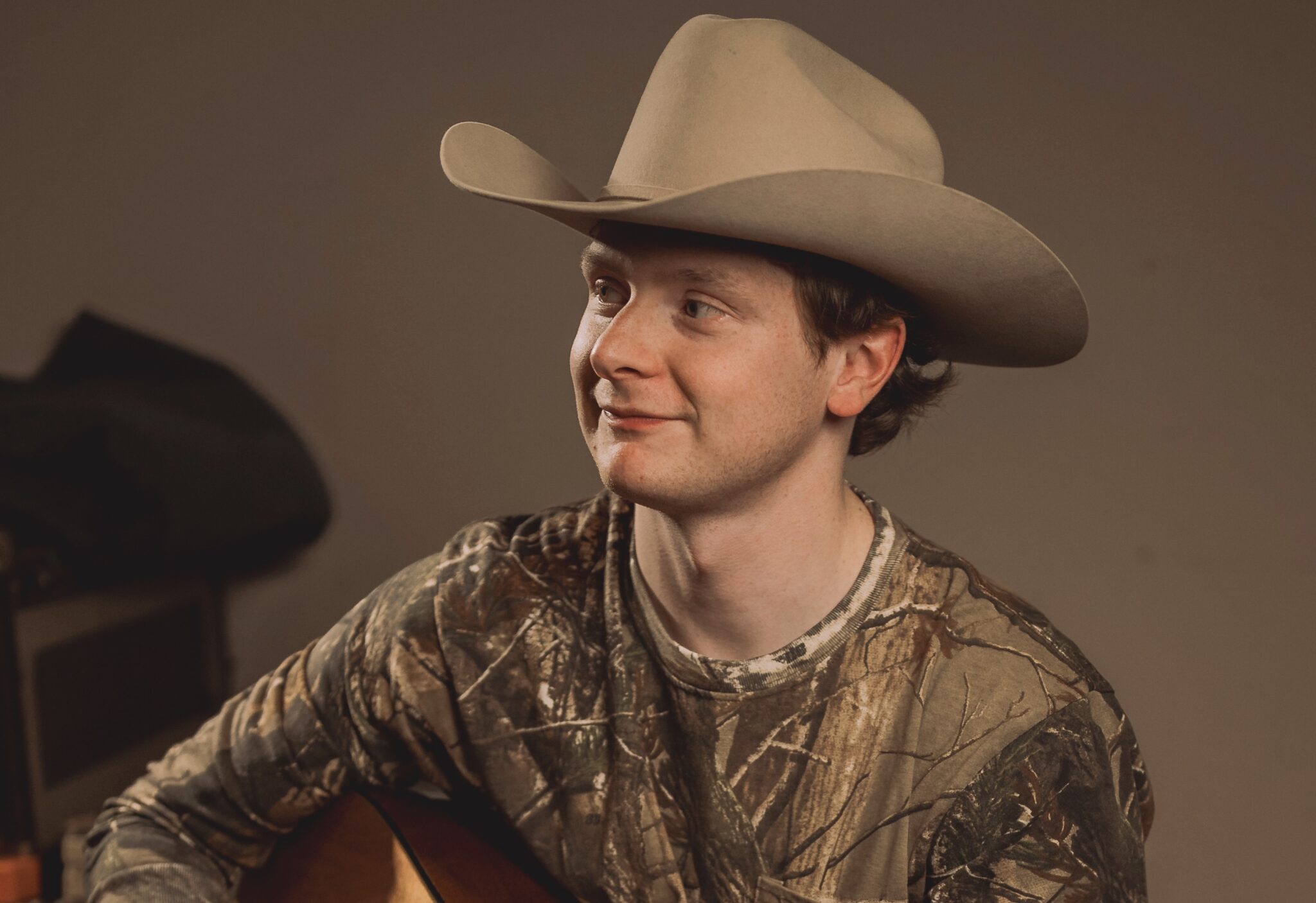 Newcomer Tucker Knisell Delivers Ode To West Virginian Roots In Stellar New Song, “Mutts” | Whiskey Riff
