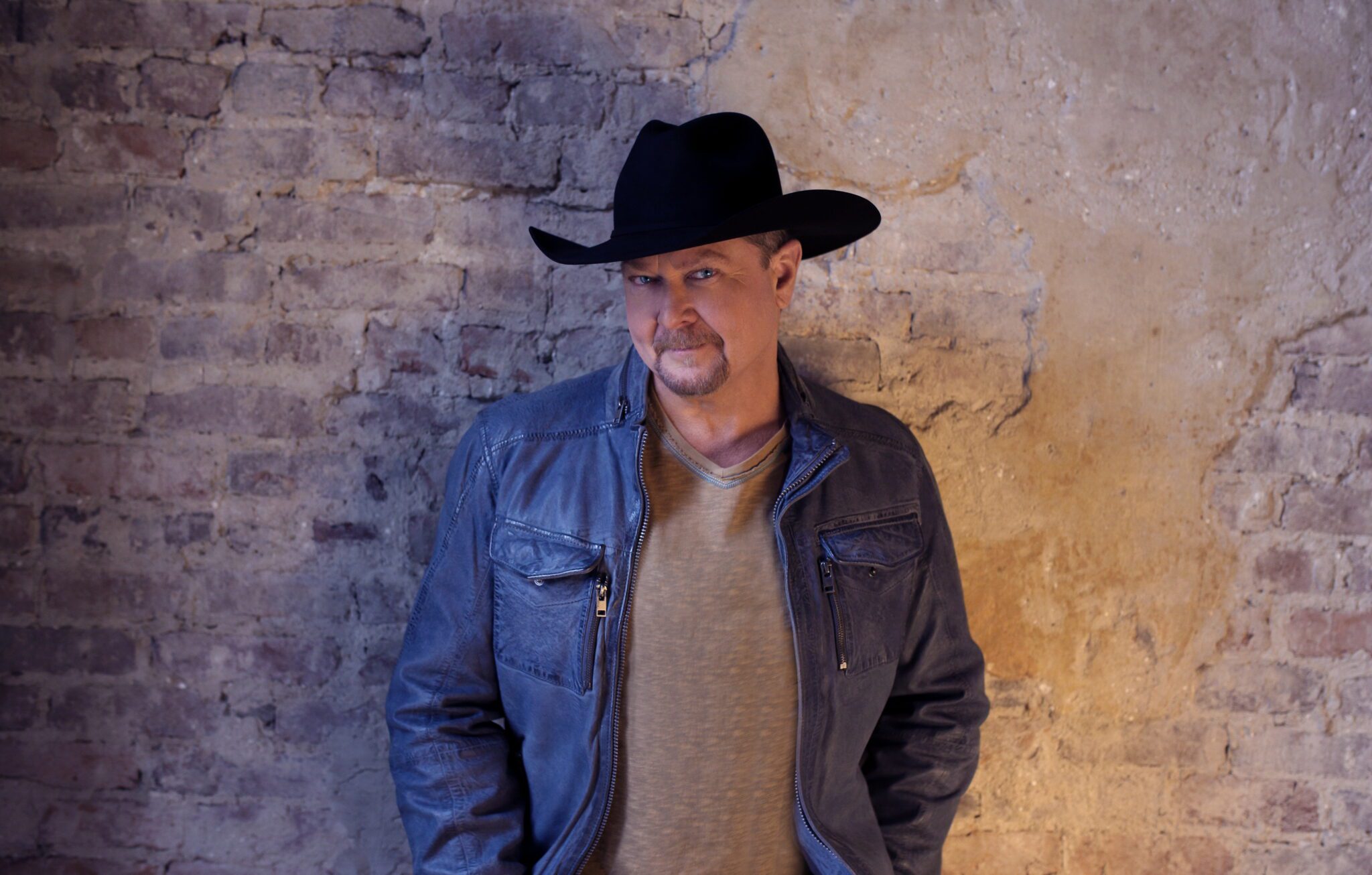 Tracy Lawrence Announces His First Ever Headlining Show At The Ryman ...