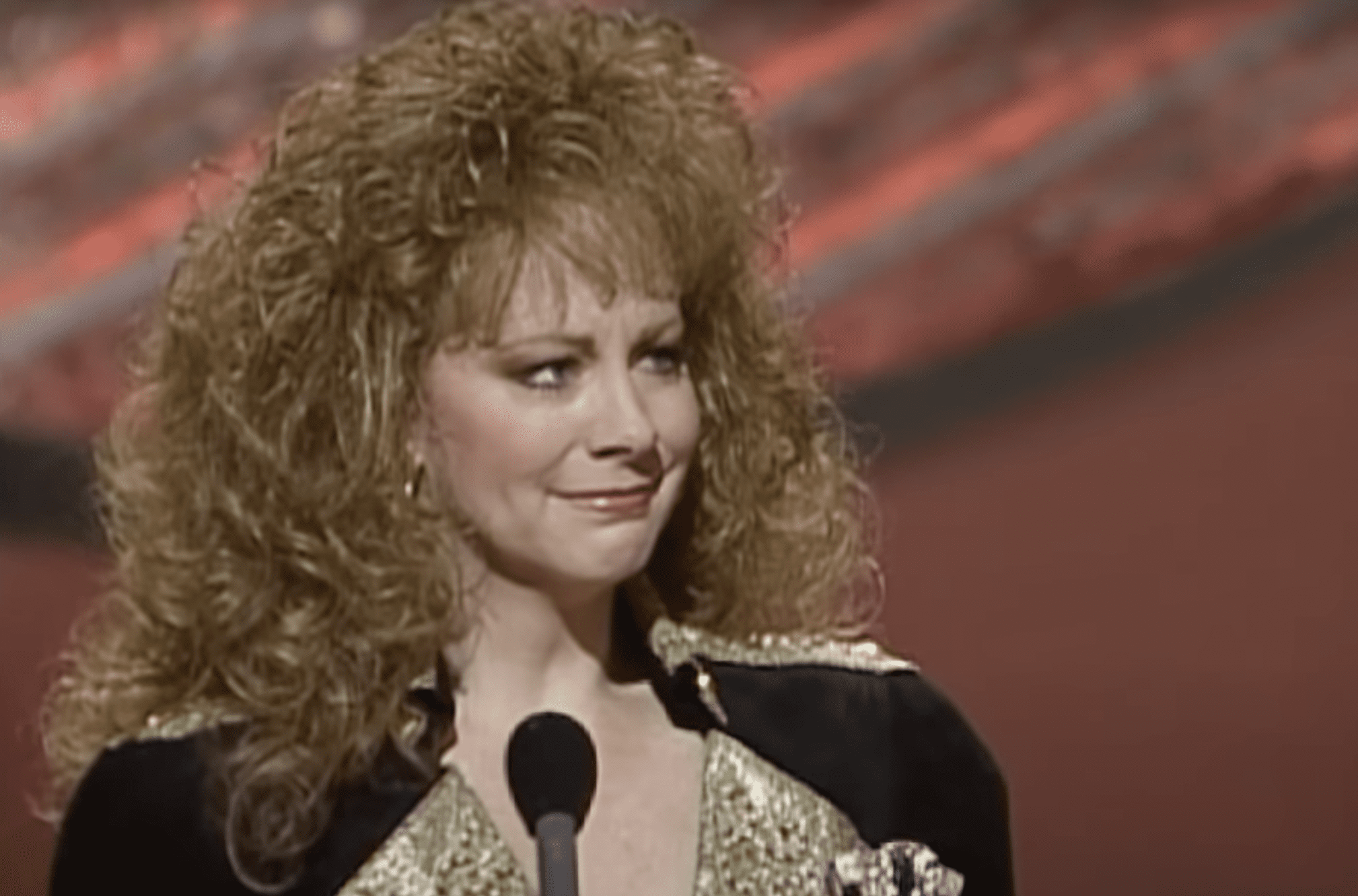 Reba Chokes Up Recalling Vince Gill's Offer To Play Guitar For Her After  Her Band Was Killed In A Plane Crash | Whiskey Riff