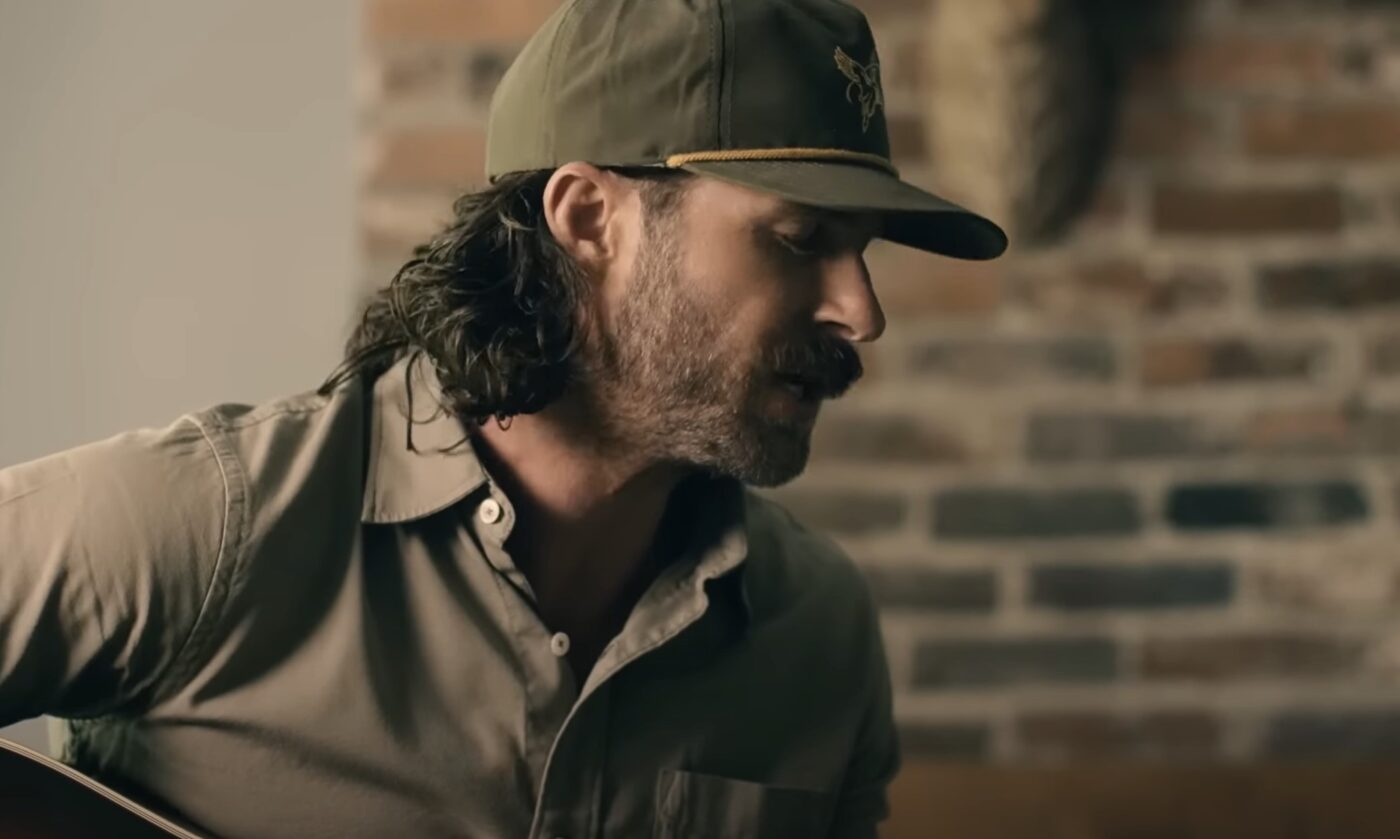 Riley Green Delivers Acoustic Cover Of Shania Twain’s “You’re Still The One”