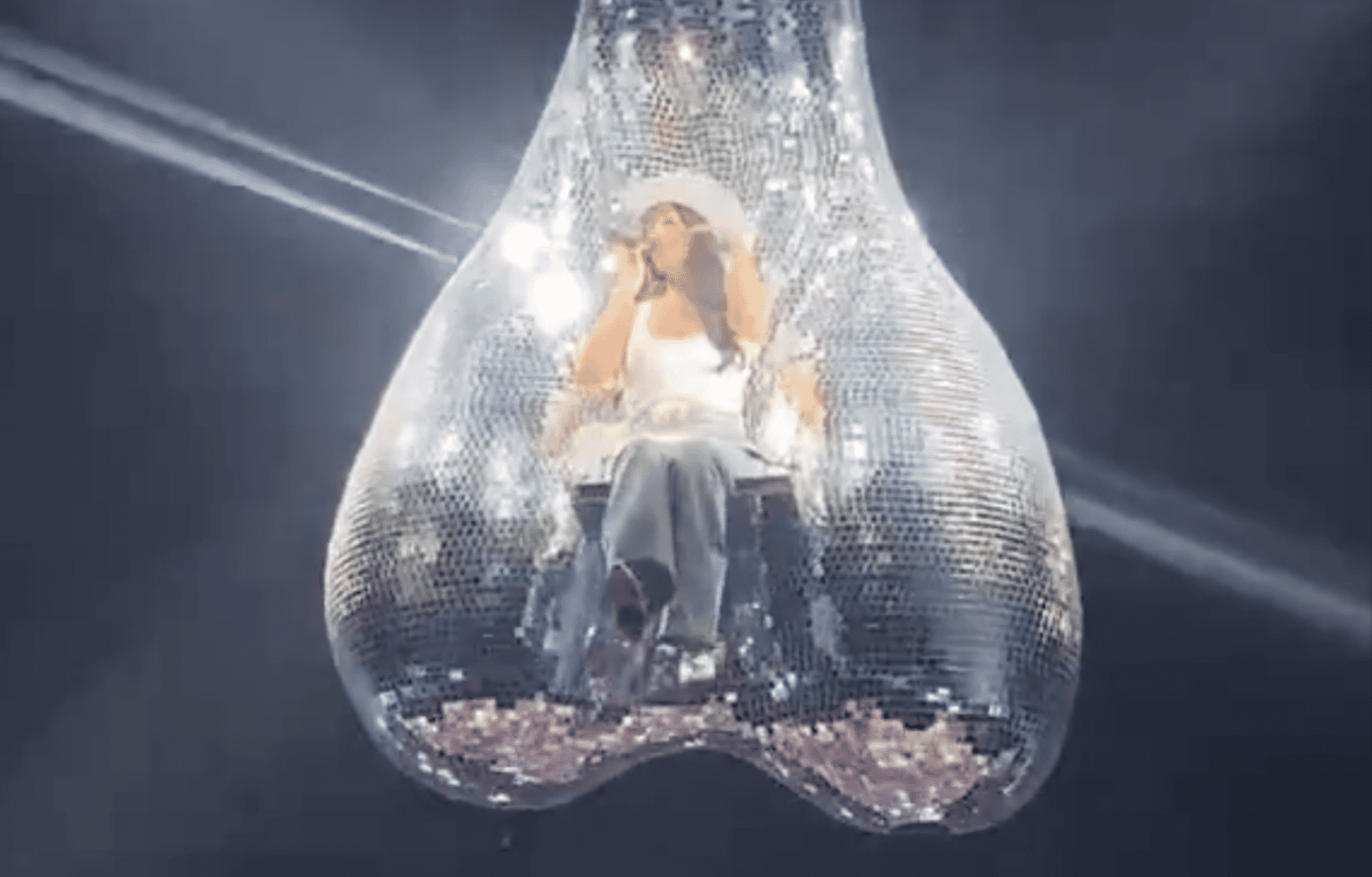 Put In Riff Raff Kacey Musgraves Debuts Disco… Balls On Her ‘Middle Of Nowhere’ Tour ...