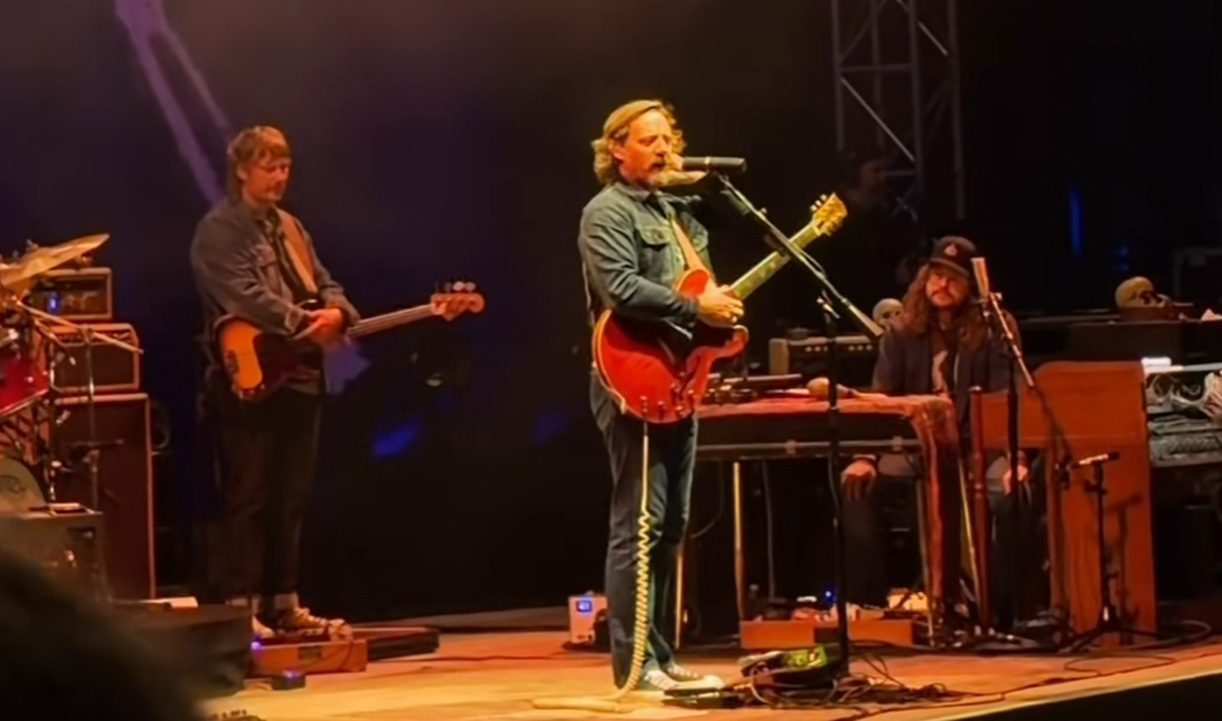 Sturgill Simpson Reveals He Was Ready To Quit Touring Forever Before Being Inspired By The Late, Great Bob Weir