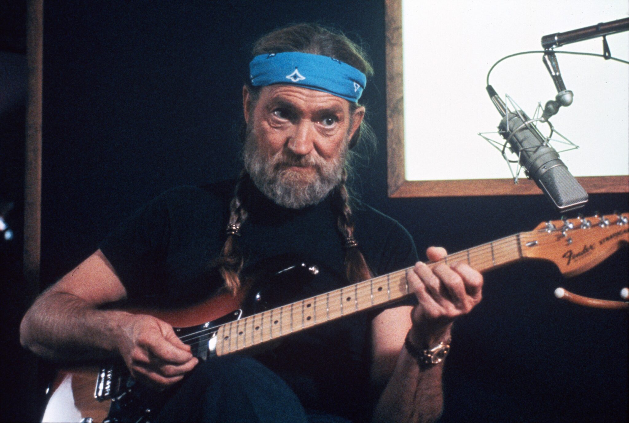 How Willie Nelson Got Banned From The Bahamas For Smuggling Weed… Two ...
