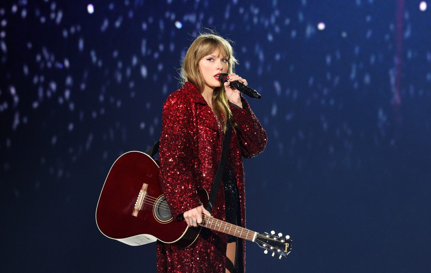 Taylor Riff Taylor Swift Continues To Bring Out The Classics During Las Vegas Show ...