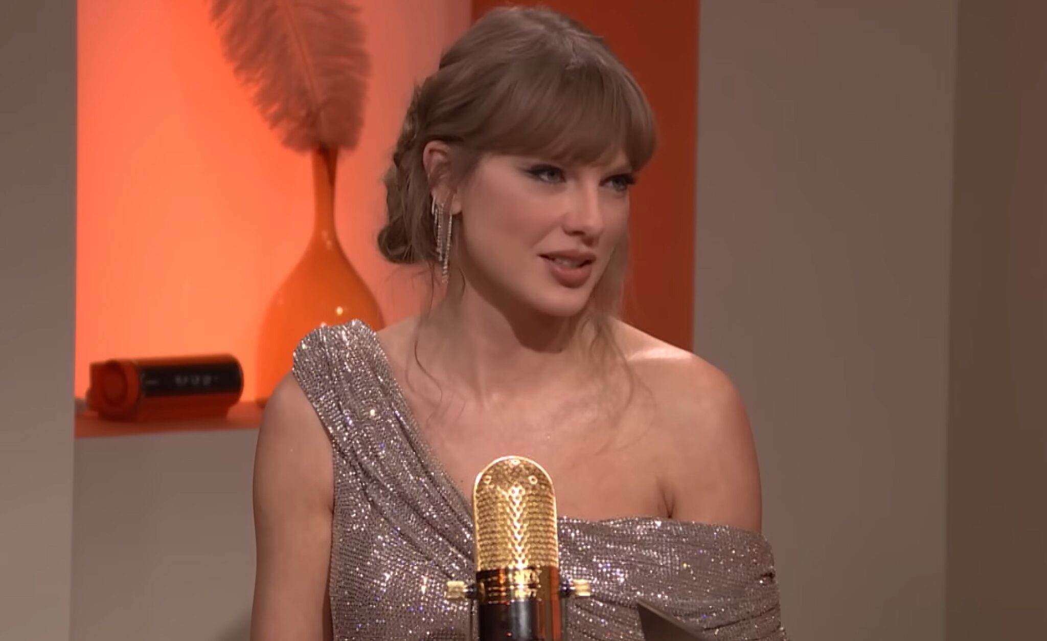 Taylor Riff Taylor Swift Says That Her Steamy Song “Wood” Started From A Very ...