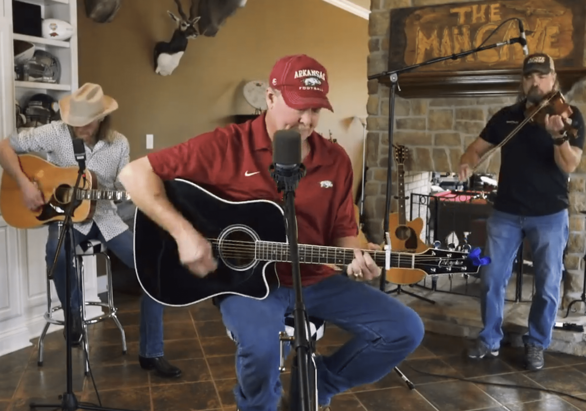 Tracy Lawrence Performs Memorial Day Tribute Featuring His 2019 Song ...