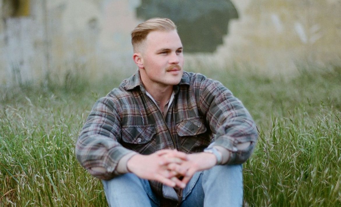 Zach Bryan s Heading South Is Officially Gold Certified LA Times Now