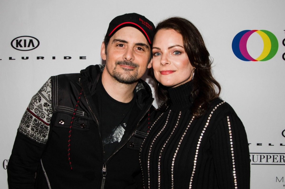 Kimberly Williams-Paisley Says Brad “Stalked” Her To Get A Date After Seeing Her In “Father Of The Bride” With An Ex-Girlfriend